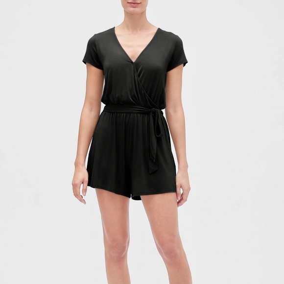 GAP Black Short Sleeve Tie Waist Wrap Romper | V-Neck Knit One Piece Size S - Picture 1 of 13